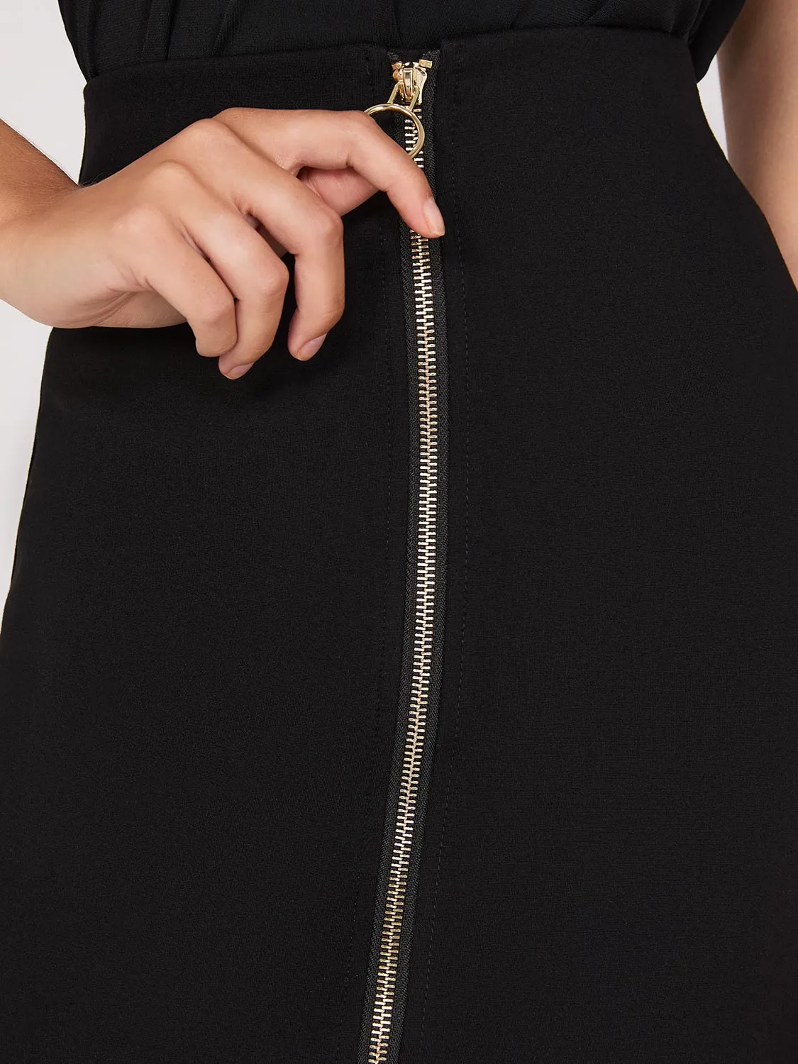 Exposed Zipper Front Pencil Skirt