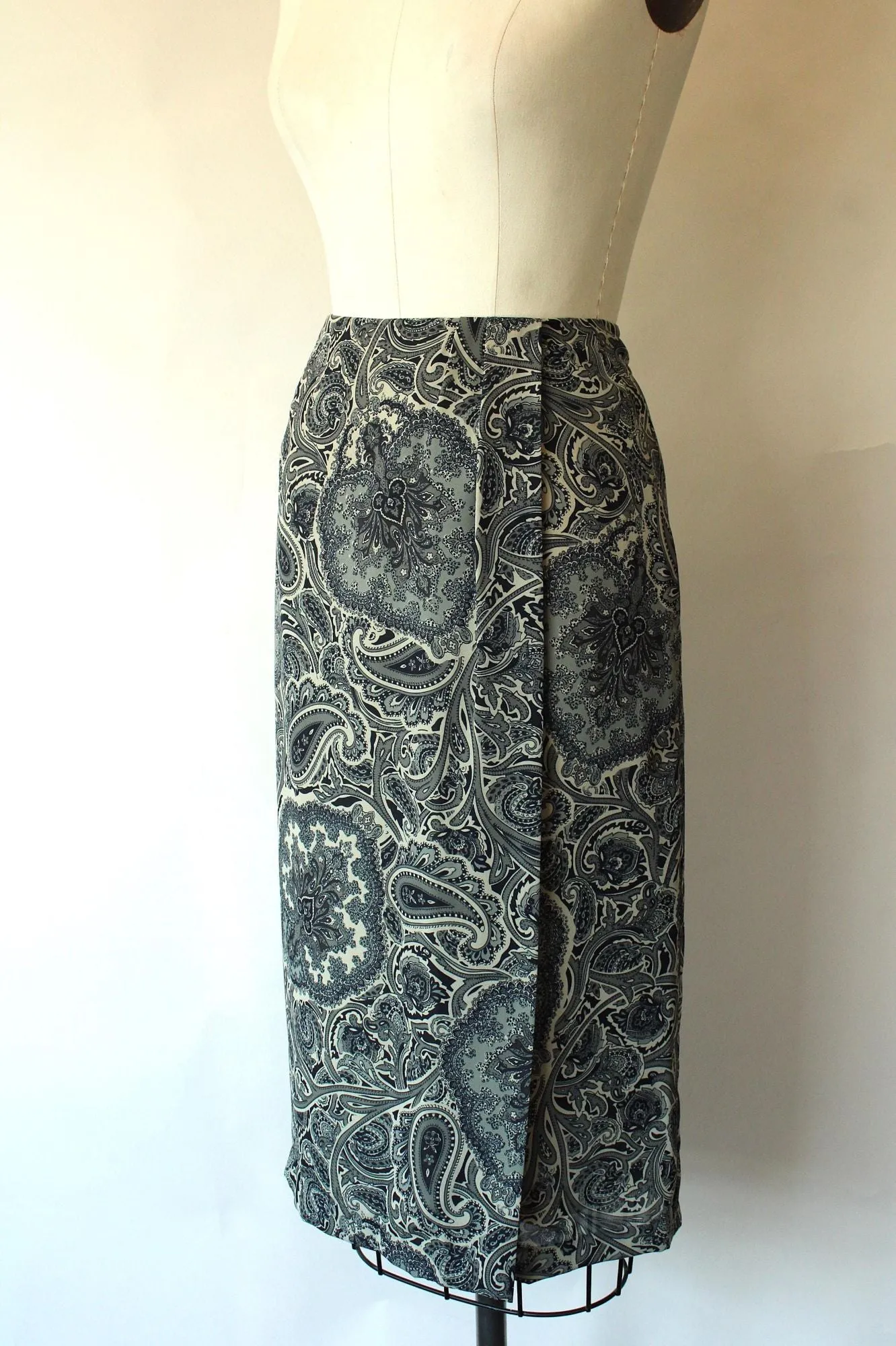 Vintage 1990s 2000s Chaus Navy Blue Skirt